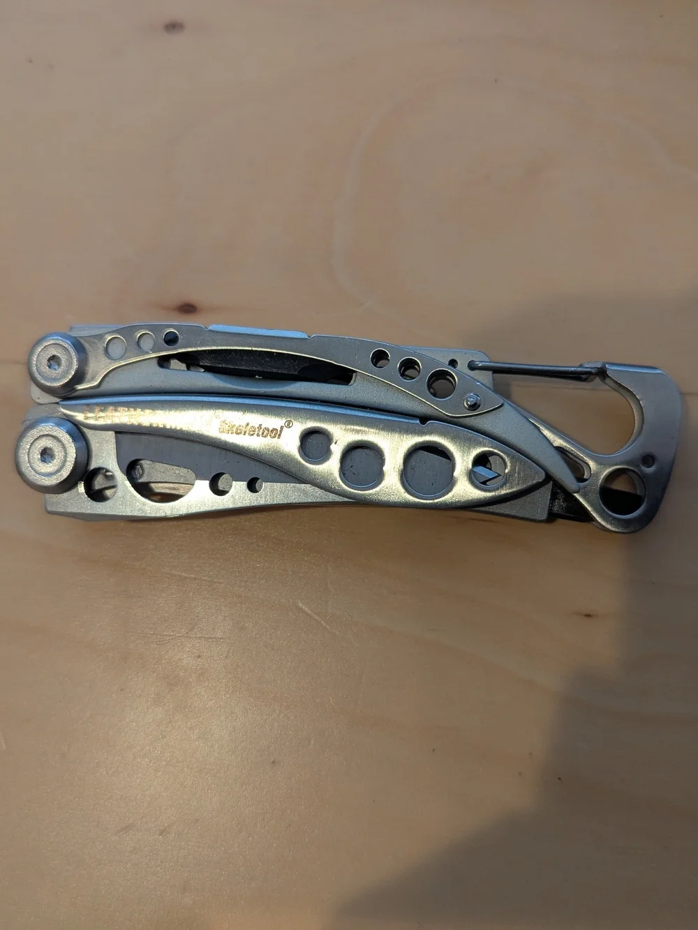 leatherman Skeletool Stainless Steel Multi-Tool Carabiner - Silver
